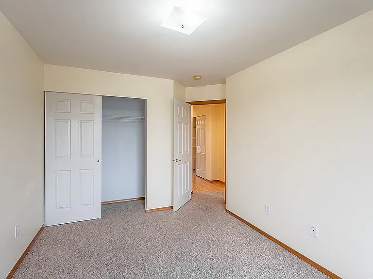 402 E Tanglewood Dr — Photo 13