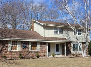 1318 Lily Rd, Oconomowoc, WI 53066