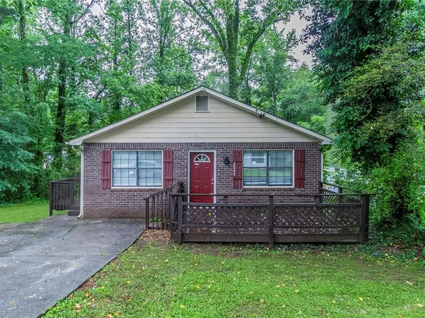 2045 Scarbrough Dr, Stone Mountain, GA 30088
