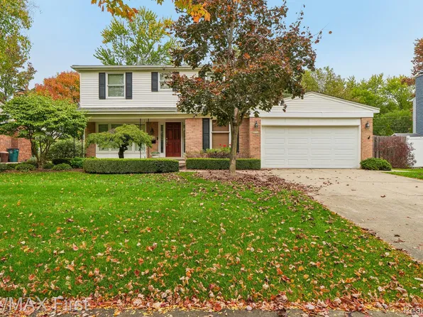 3232 Essex Dr, Troy, MI 48084