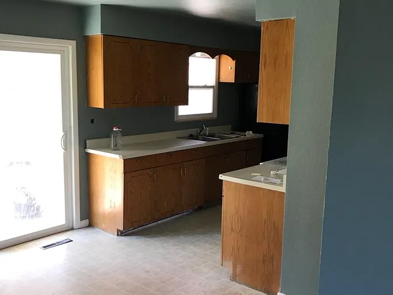 1305 Hillcrest Dr — Photo 8