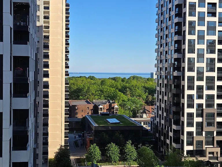 70 High Park Ave #1007 — Photo 4