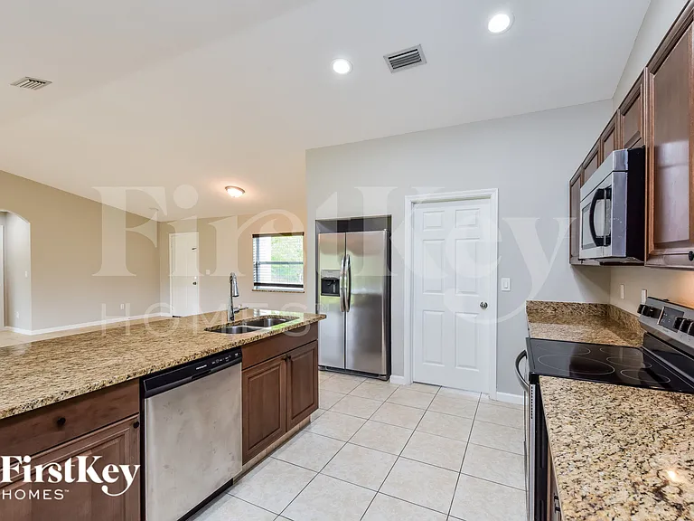 5123 White Ave — Photo 9