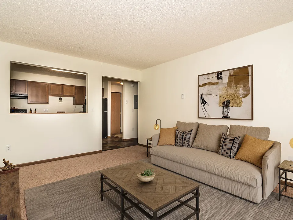 Grand Forks, ND Chandler 1898 Apartments | Living