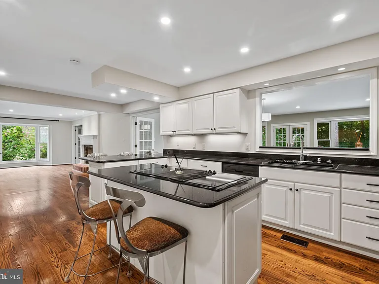 6506 Bellamine Ct — Photo 11