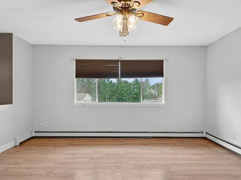 76 Maureen Dr — Photo 14