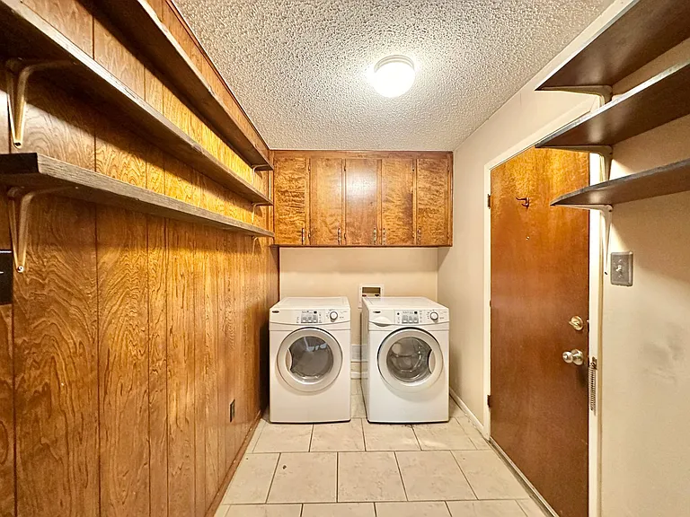 912 Laurie Ln — Photo 11