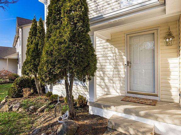 2nd image of 1104 Pebble Brook Dr