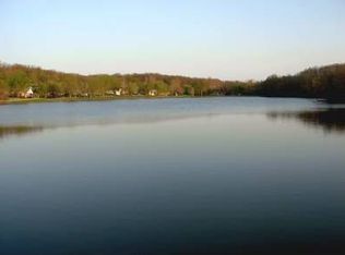 3017 Beach Dr, Oak Grove, MO 64075