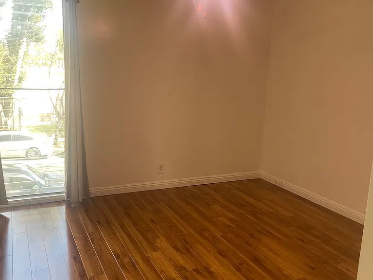 1049 N Hayworth Ave #12 — Photo 5