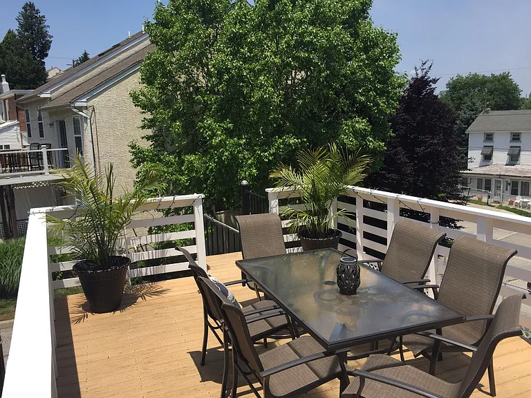 208 Ford St — Photo 21
