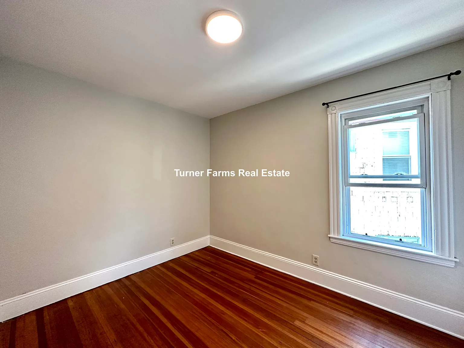 4 bed, 9999 sqft, $3,400 — Photo 2