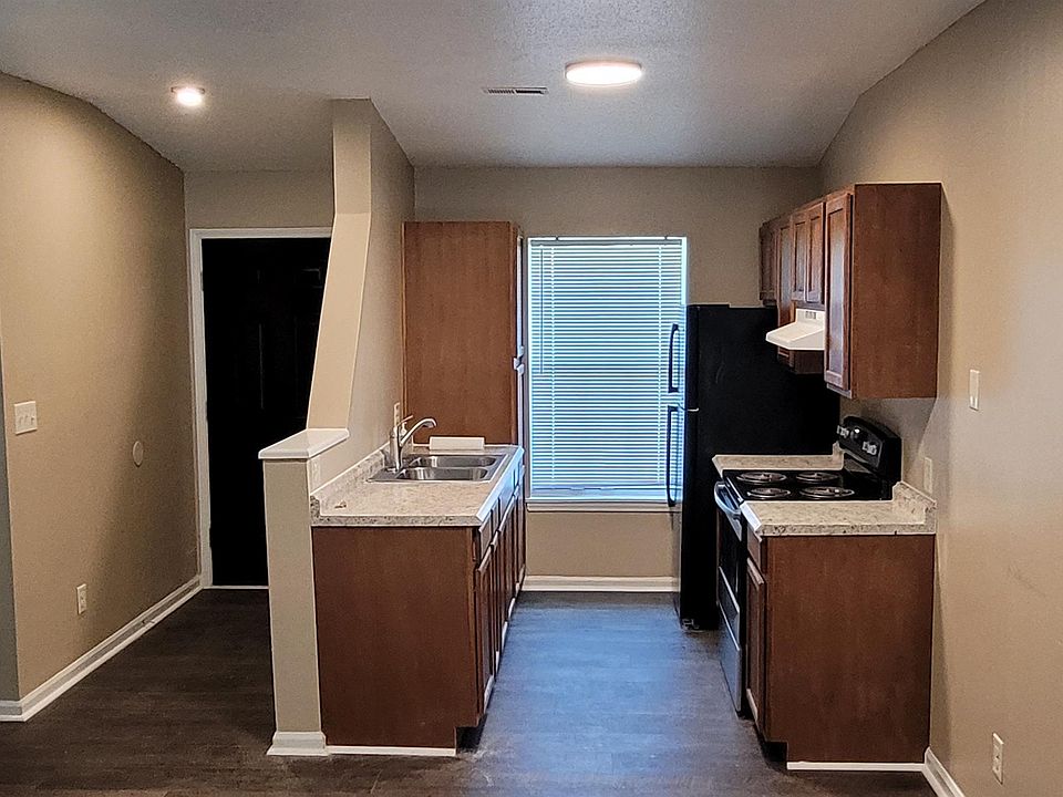 Kitchen / Entrance