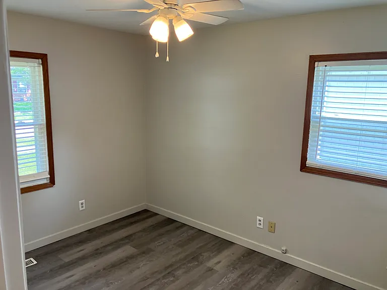 601 Ridgewood Ct — Photo 4