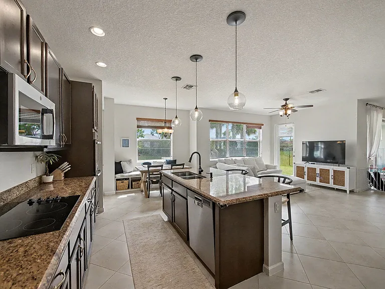 11316 SW Barton Way — Photo 9
