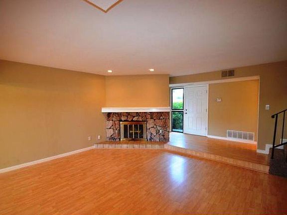 3rd image of 299 Shasta Dr