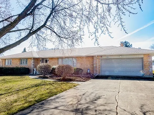 985 Schomer Rd, Aurora, IL 60505
