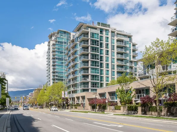 168 Esplanade E #405, North Vancouver, BC V7L 4X8