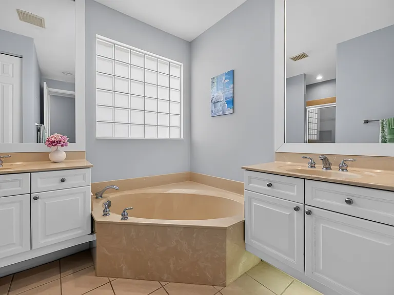 143 Isle Verde Way — Photo 32