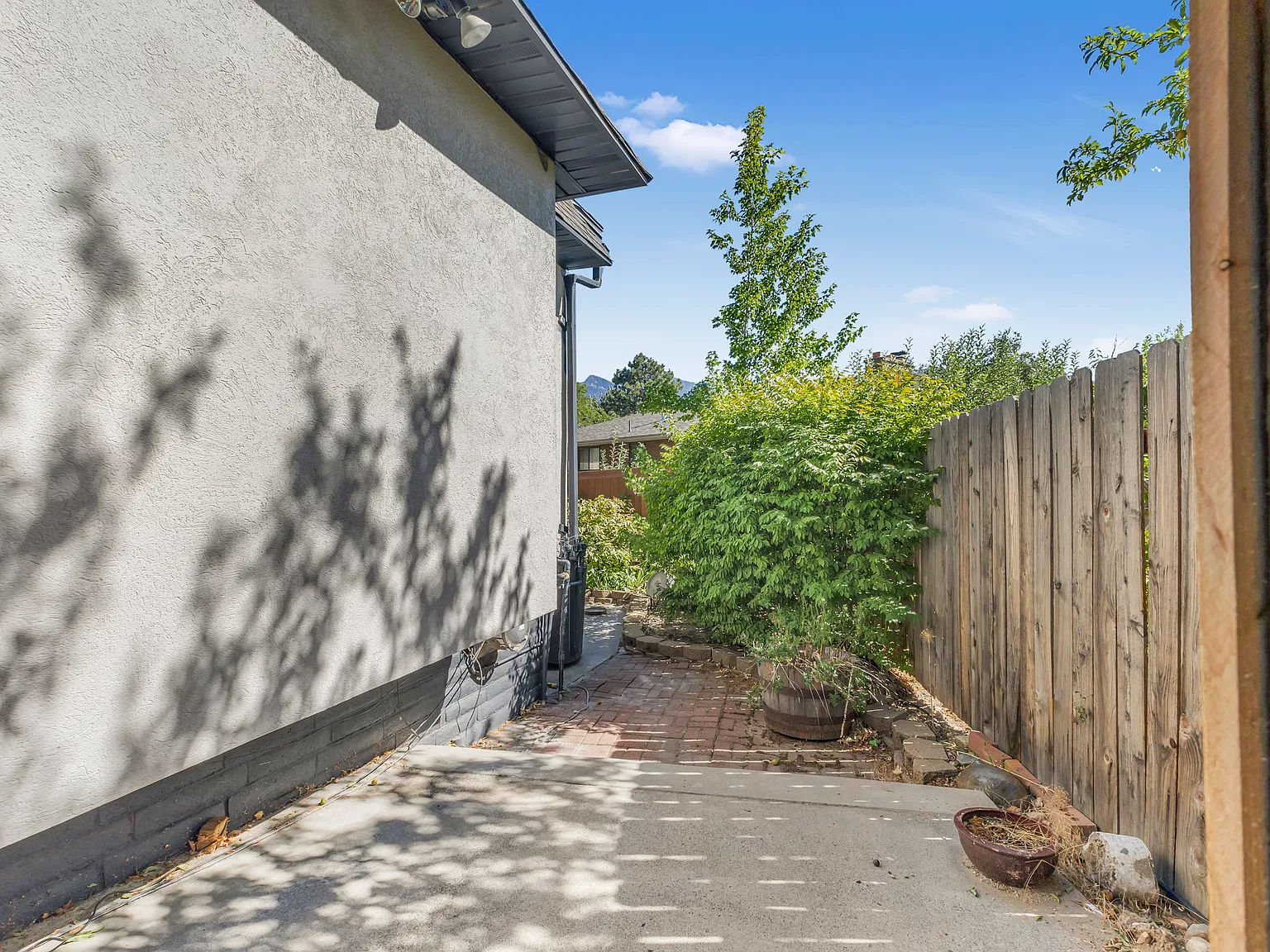 2618 E Eastbourne Dr — Photo 3