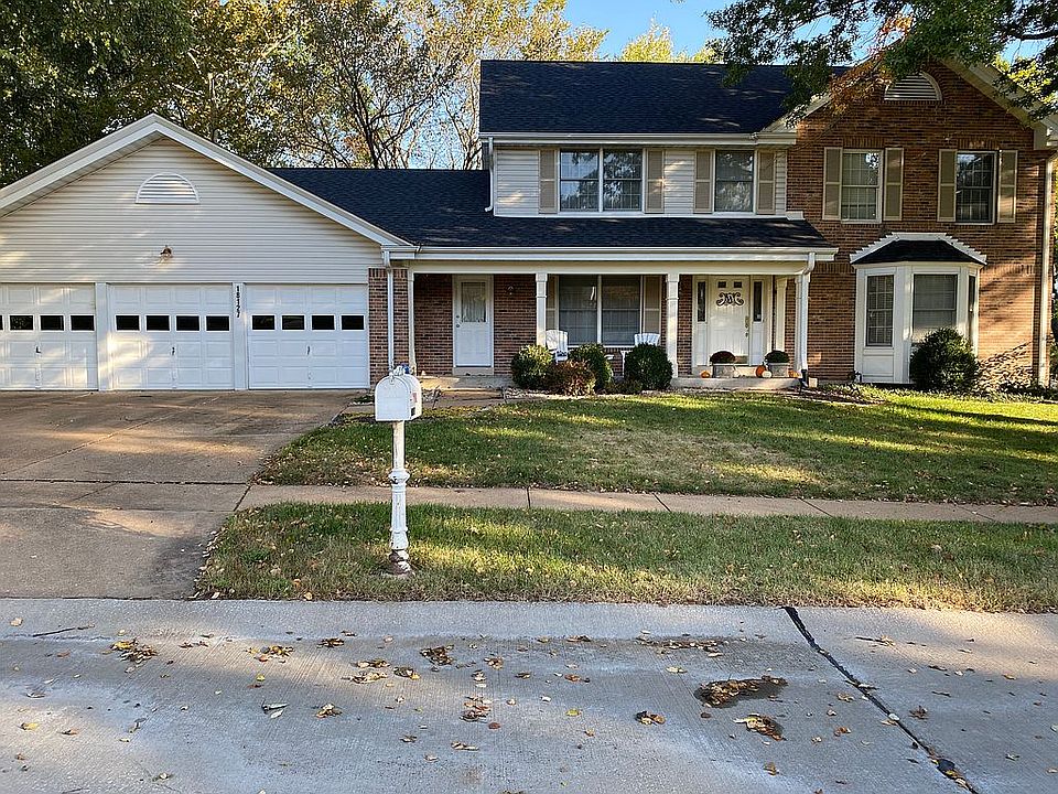 1st image of 18127 Edgewood Circle Dr