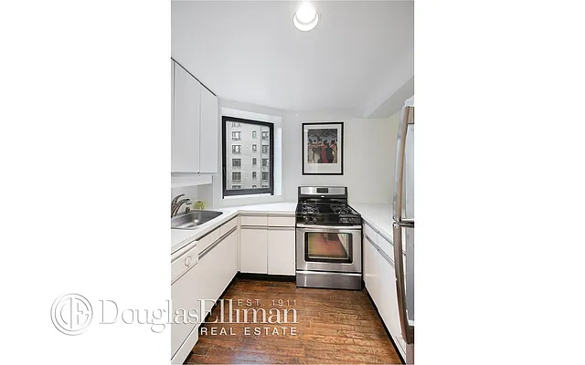 Rented by Douglas Elliman | media 29