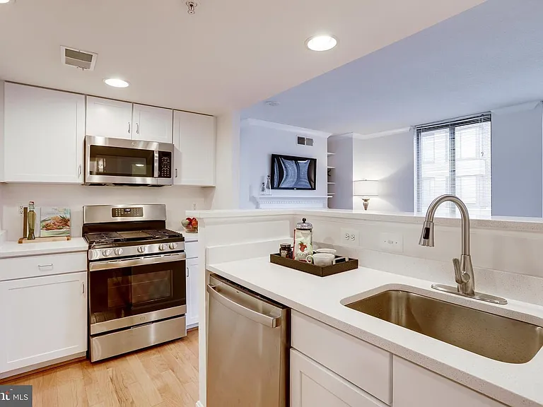 2220 Fairfax Dr #803 — Photo 4