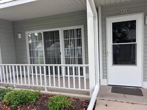 203 Bur Oak LANE #A, Grafton, WI 53024