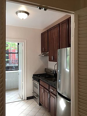 3rd image of 328 W 88th St APT 3