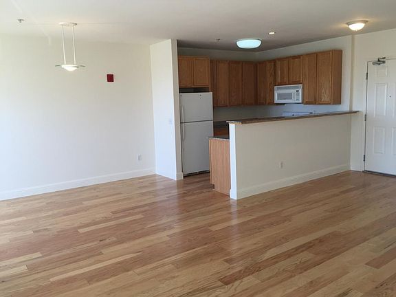 3rd image of 118 Wood St APT 207