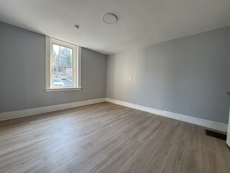 86 Wolcott St #R1 — Photo 8