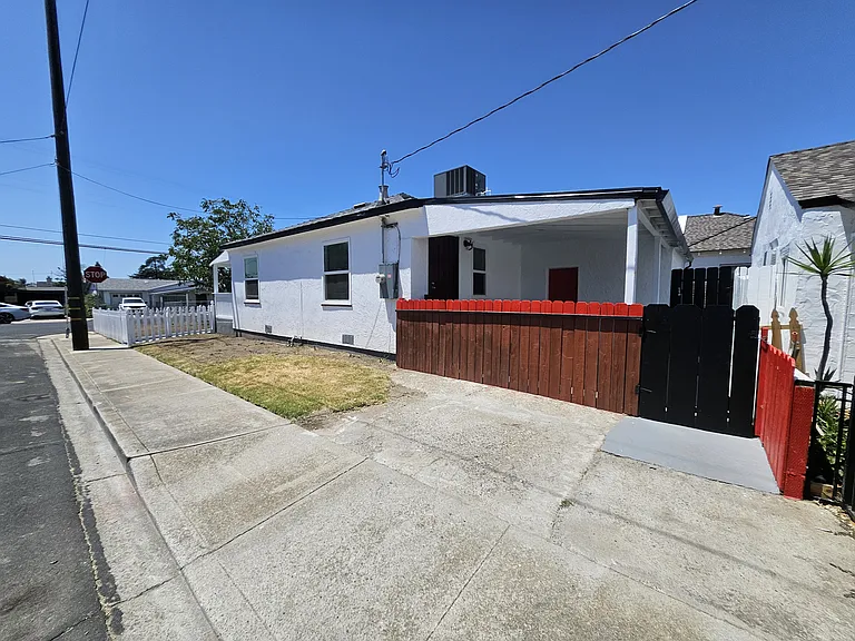 320 Locust Ave — Photo 40