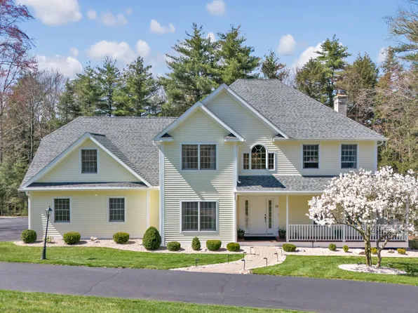 19 Hillyer Way, Granby, CT 06035