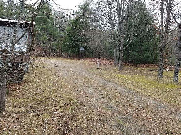 4th image of 148 Horicon Ave
