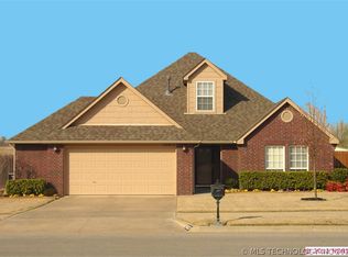 10013 E 101st St, Owasso, OK 74055