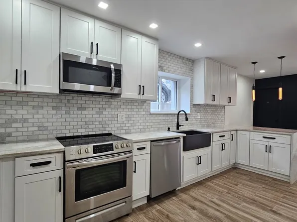 21-34 33rd Street image 1 of 14