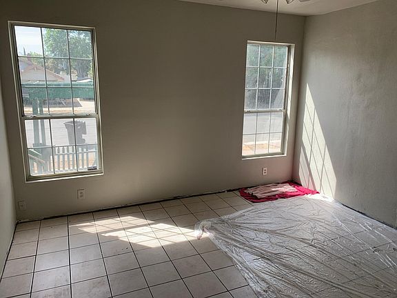2nd image of 845 W Oak St