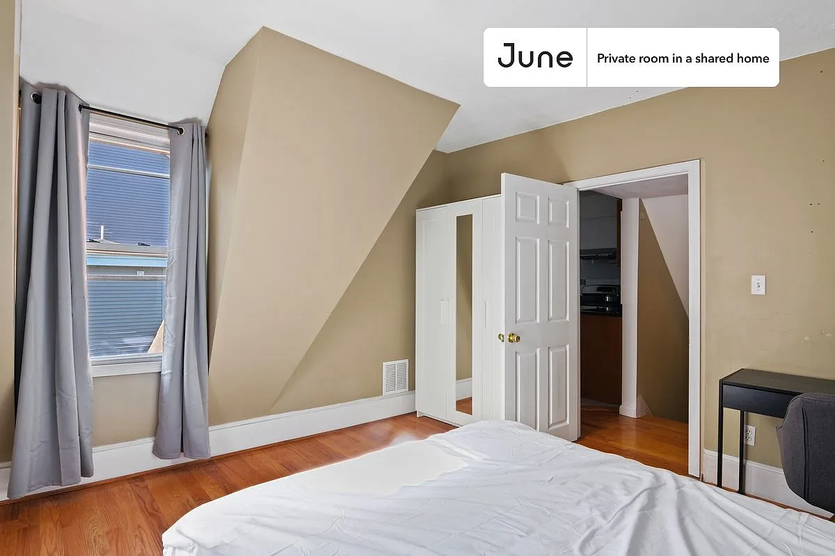 Building Photo - 30 Royal St #B