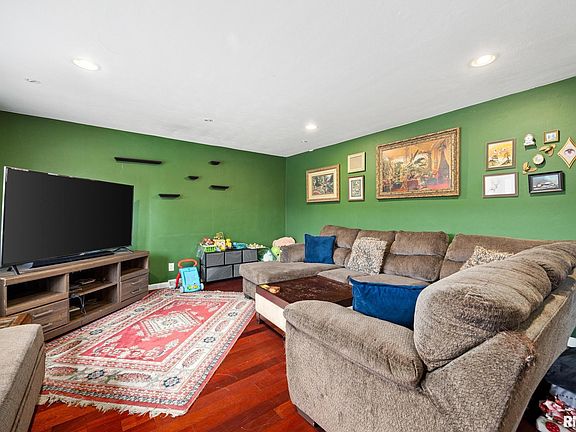 5th image of 4016 N Brookdale Pl