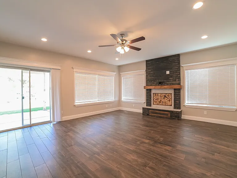1297 E Tradewind Dr — Photo 7