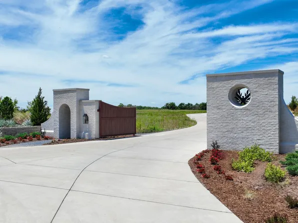 12643 E Canongate Cir, Wichita, KS 67226