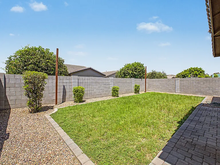 1360 W Joshua Tree Ave — Photo 36