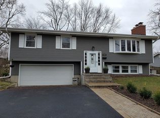 124 Thrush Ln, Naperville, IL 60540