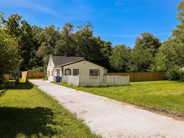 1604 E 29th St, Des Moines, IA 50317