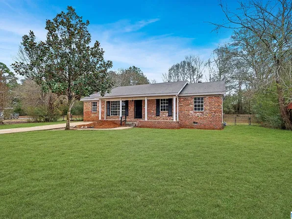 111 Shields Dr, Talladega, AL 35160