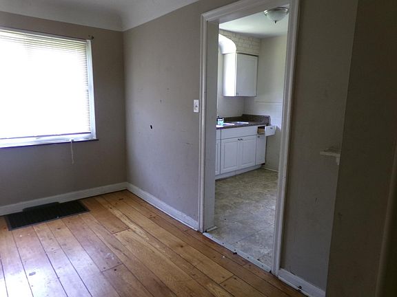 4th image of 2935 Mapleleaf Ave