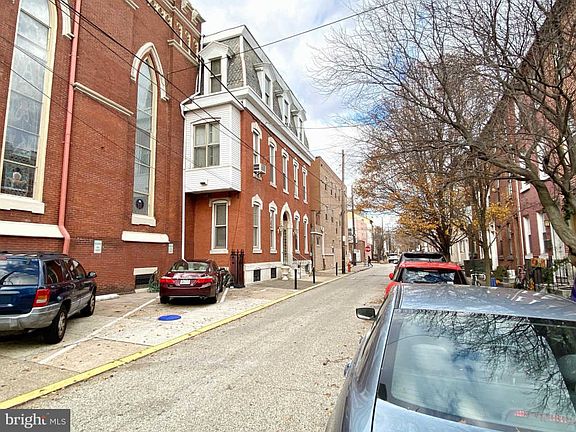 3rd image of 819 S Hutchinson St