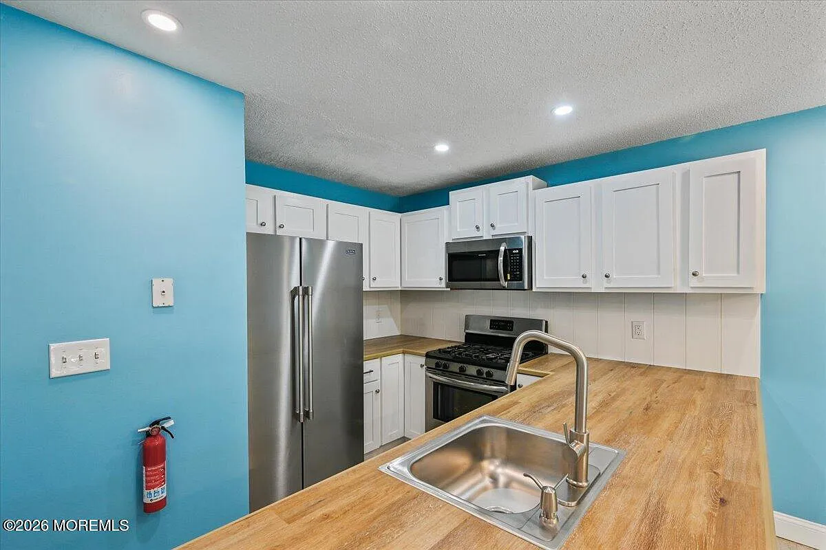 2 bed, 1.5 bath, 1296 sqft, $2,450 — Photo 3