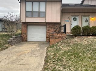 132 Chase Park Dr, Belleville, IL 62226