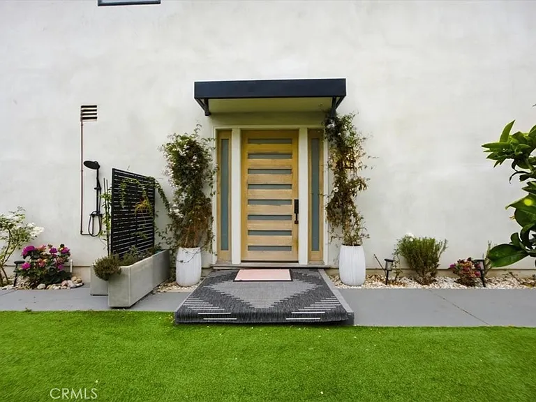 1506 Wollacott St — Photo 27